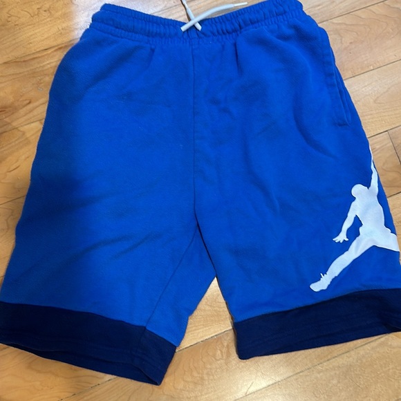 Bundle of 3 pairs Nike/Jordan Big boys blue shorts. Size M (10-12) - Picture 4 of 4